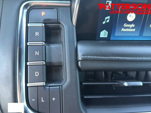 Used 2022 Chevrolet Tahoe Z71 w/ Luxury Package AWD/4WD image 18