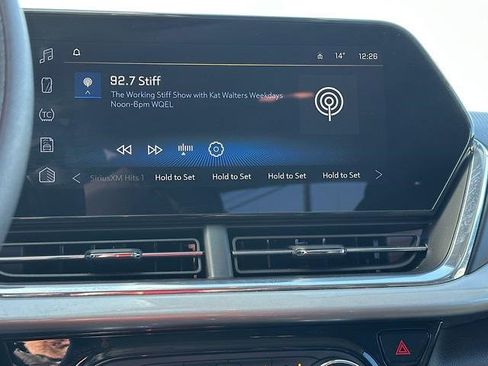 Used 2025 Chevrolet Trax LT w/ Sunroof Package image 26