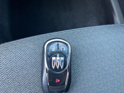 Used 2025 Buick Encore GX Preferred FWD image 23