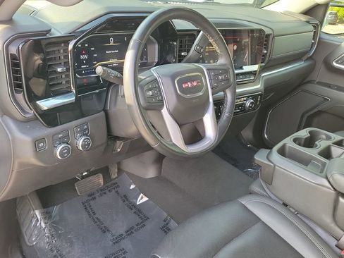 Used 2025 GMC Sierra 1500 SLT image 16