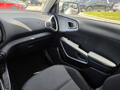 Certified 2025 Kia Soul LX w/ LX Technology Package FWD image 8