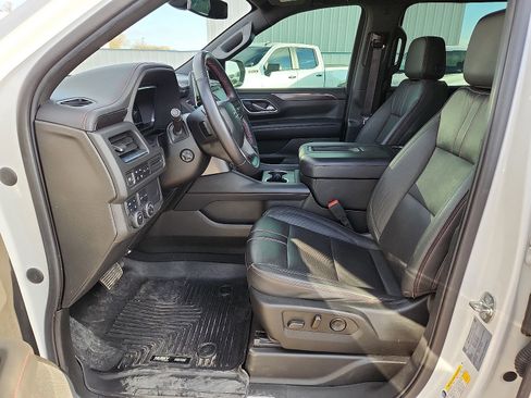 Used 2022 Chevrolet Suburban RST w/ Sport Performance Package image 12