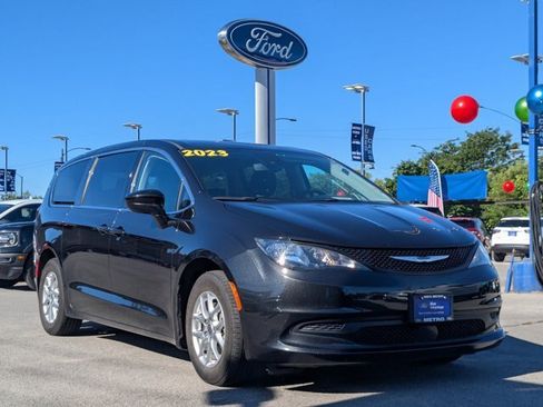 Used 2023 Chrysler Voyager LX FWD image 2