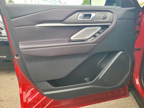 Used 2025 Ford Explorer Platinum AWD/4WD image 16