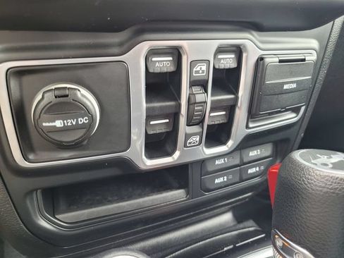 Used 2018 Jeep Wrangler Unlimited Sport S AWD/4WD image 25