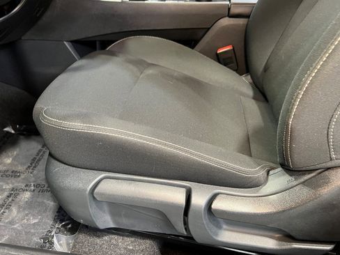 Used 2025 Nissan Rogue S image 23