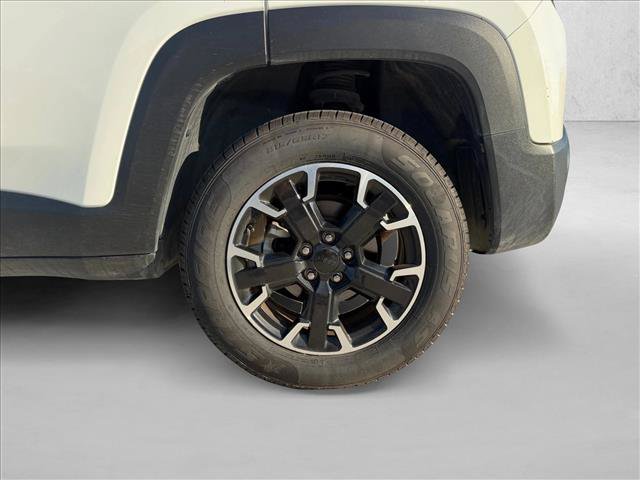 Used 2023 Jeep Renegade Latitude AWD/4WD image 25