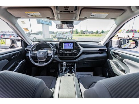 Used 2023 Toyota Highlander LE image 10