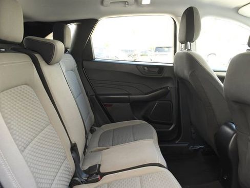 Used 2022 Ford Escape SE image 25
