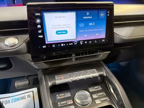 Used 2025 Lincoln Nautilus Premier w/ Jet Appearance Package image 19