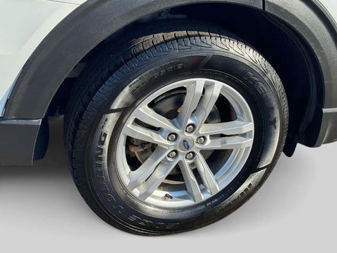 Used 2021 Ford Explorer XLT image 9