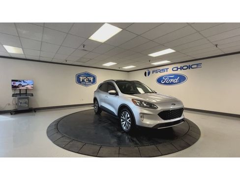Used 2020 Ford Escape Titanium AWD/4WD image 4
