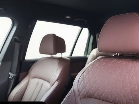 Used 2023 BMW X7 M60i image 3