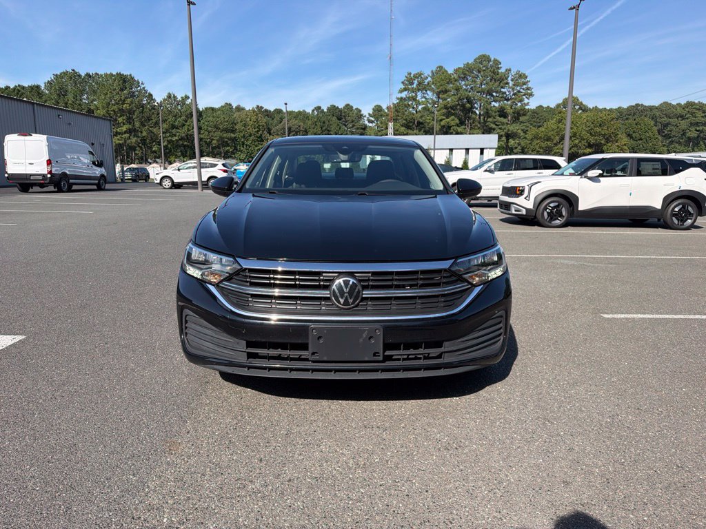 Used 2024 Volkswagen Jetta SE FWD image 3