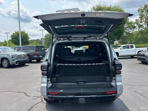 Used 2025 Toyota 4Runner Platinum AWD/4WD image 9