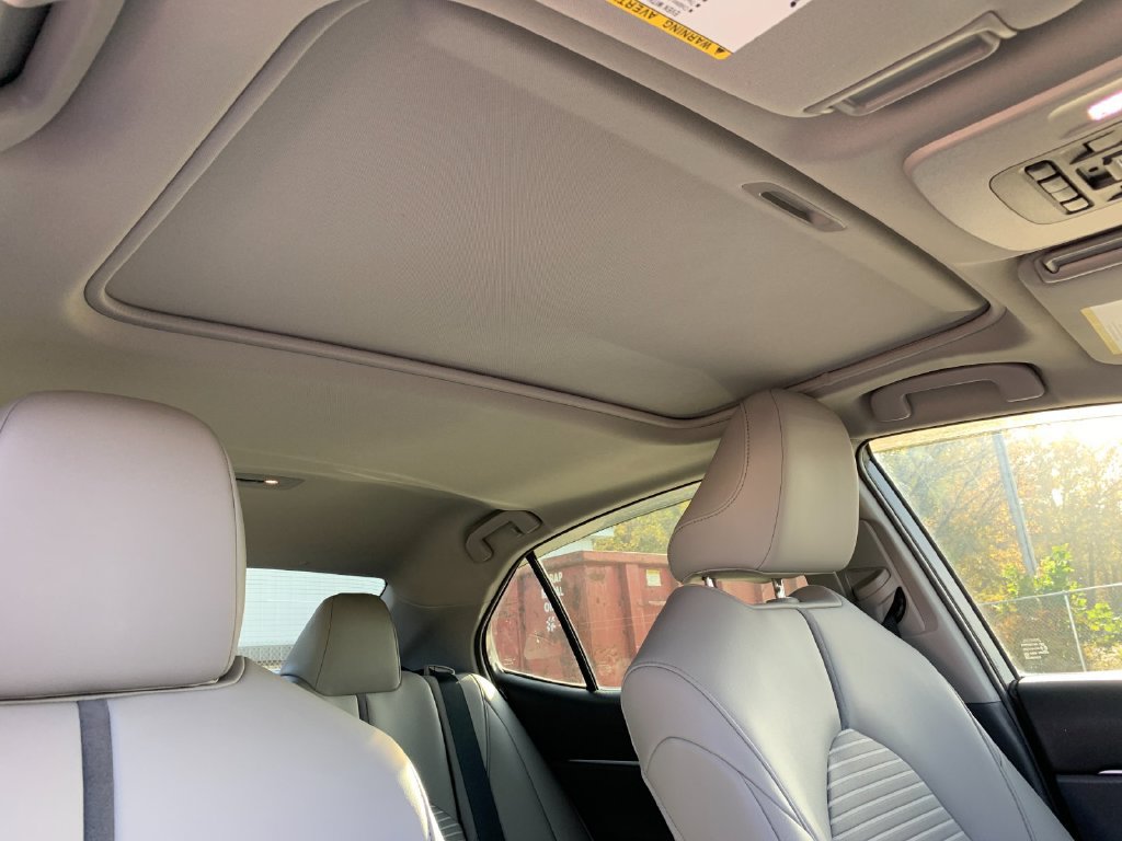Used 2021 Toyota Camry SE w/ Cold Weather Package FWD image 18