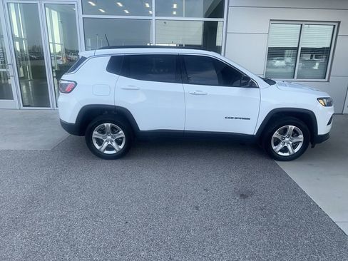 Used 2023 Jeep Compass Latitude AWD/4WD image 5