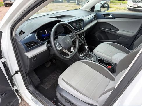 Used 2024 Volkswagen Taos SE AWD/4WD image 10