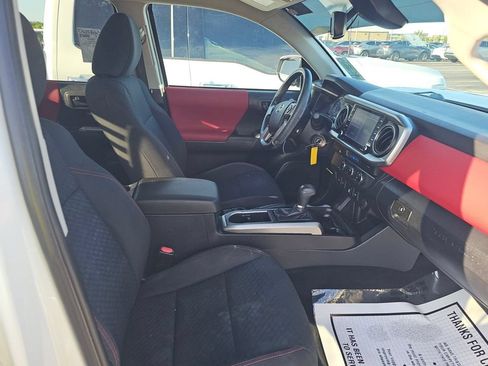 Used 2022 Toyota Tacoma SR5 w/ Technology Package RWD image 10