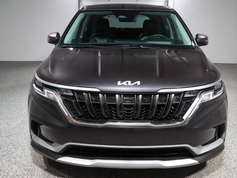 Used 2024 Kia Carnival LX image 4