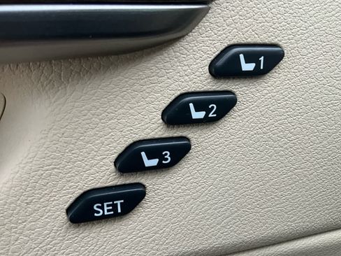 Used 2016 Lexus ES 350 w/ Ultra Luxury Package FWD image 31