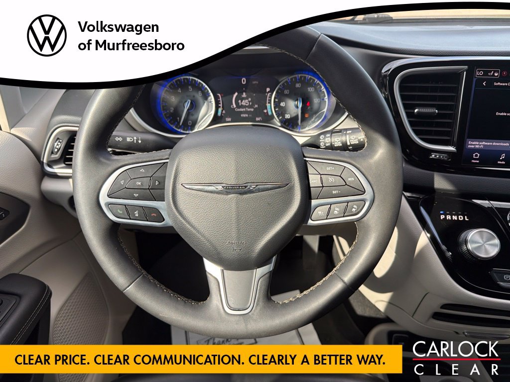 Used 2023 Chrysler Pacifica Touring-L FWD image 13