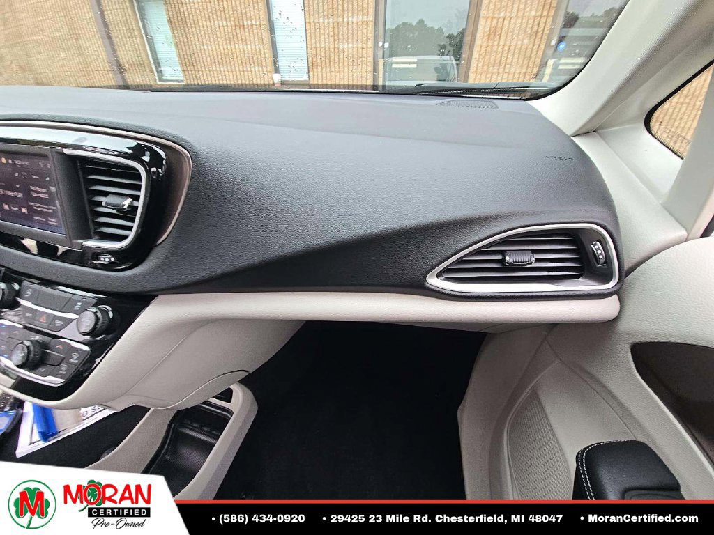 Used 2023 Chrysler Voyager LX FWD image 13