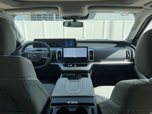 New 2025 Ford Expedition Active RWD image 24