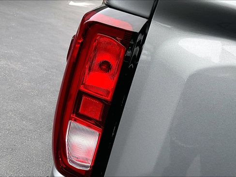 Used 2023 GMC Sierra 1500 SLE image 30