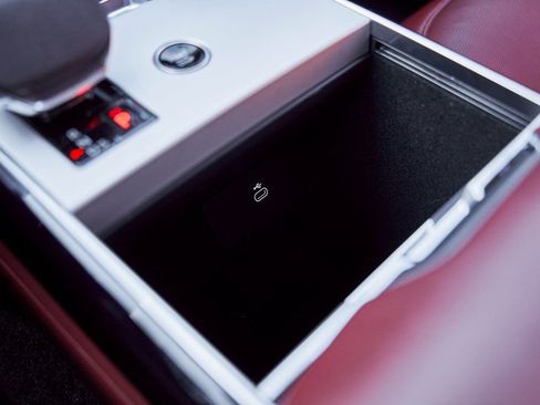 Used 2025 Land Rover Range Rover SE image 62