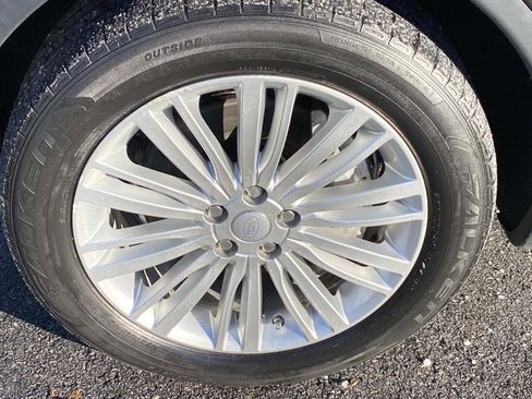 Used 2018 Land Rover Discovery HSE Luxury image 26