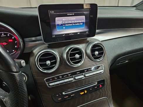 Used 2019 Mercedes-Benz GLC 300 4MATIC image 18