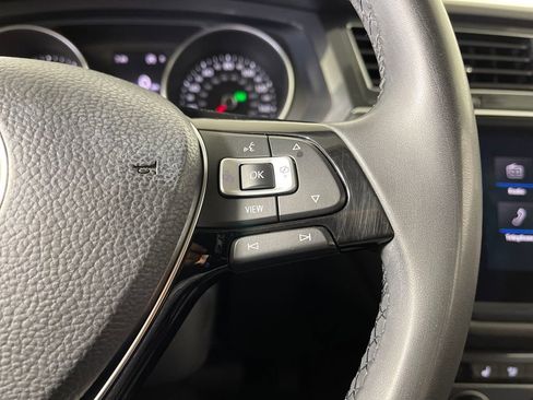 Used 2020 Volkswagen Tiguan SE w/ Panoramic Sunroof Package image 29