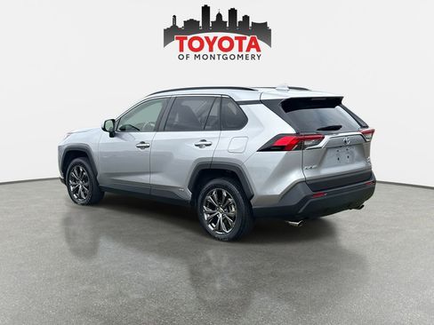 Used 2022 Toyota RAV4 XLE Premium image 5