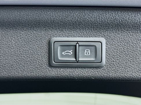 Used 2020 Audi Q3 2.0T Premium w/ Convenience Package image 29