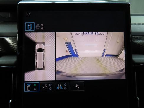 Used 2025 GMC Yukon XL AT4 w/ AT4 Premium Package image 13