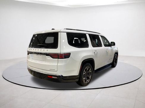 Used 2024 Jeep Wagoneer Series III AWD/4WD image 6