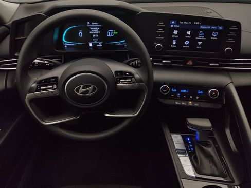 Used 2025 Hyundai Elantra Hybrid FWD image 22