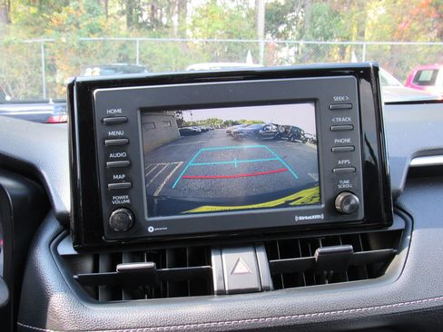 Used 2021 Toyota RAV4 LE image 12