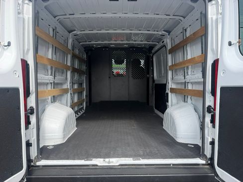 Used 2025 RAM ProMaster 2500 w/ U-Haul Equipment Group FWD image 24