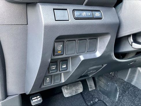 Used 2025 Nissan Frontier SV AWD/4WD image 32