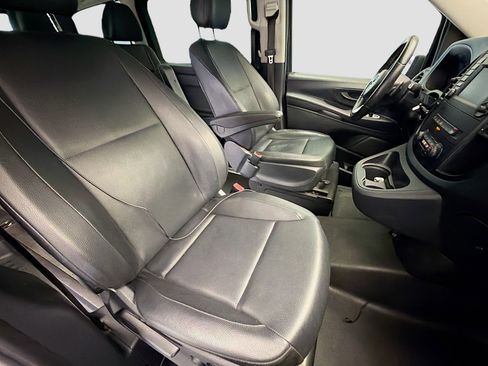 Used 2018 Mercedes-Benz Metris Passenger image 17