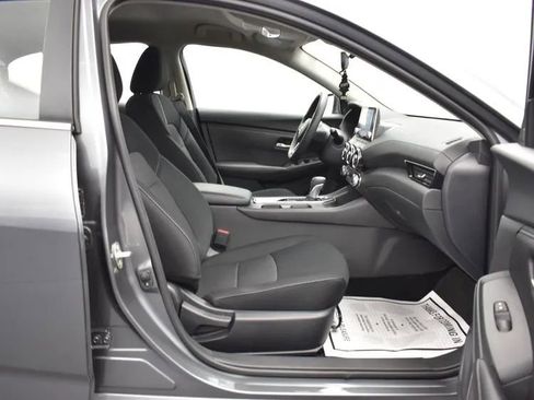 Used 2025 Nissan Sentra SV image 16