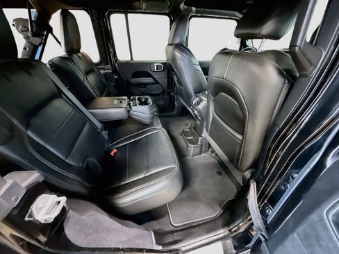 Used 2019 Jeep Wrangler Unlimited Sahara AWD/4WD image 26