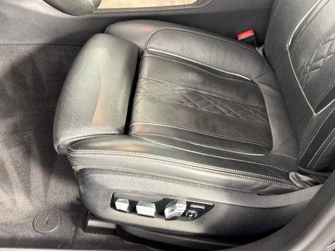 Used 2020 BMW 750i xDrive w/ Executive Package image 13