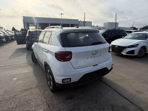Used 2025 Hyundai Venue SEL FWD image 7