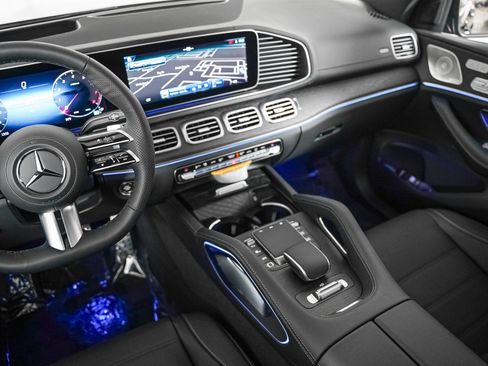 New 2026 Mercedes-Benz GLS 580 4MATIC image 18