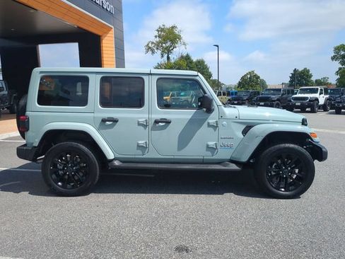 Used 2024 Jeep Wrangler Unlimited Sahara w/ Technology Group AWD/4WD image 3