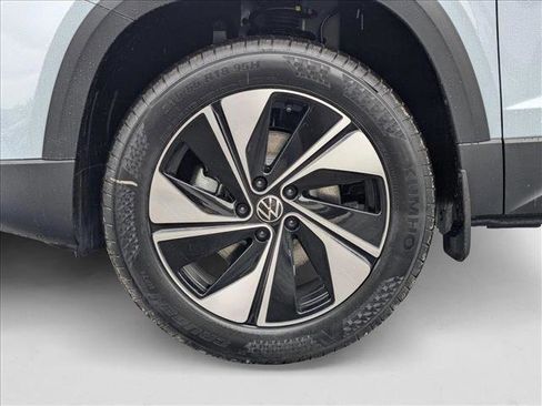 New 2025 Volkswagen Taos SE image 11