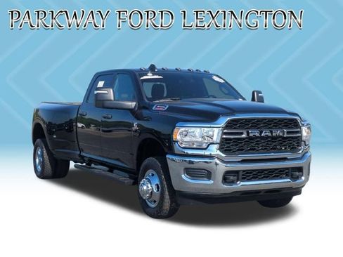 Used 2024 RAM 3500 Tradesman w/ Chrome Appearance Group AWD/4WD image 7